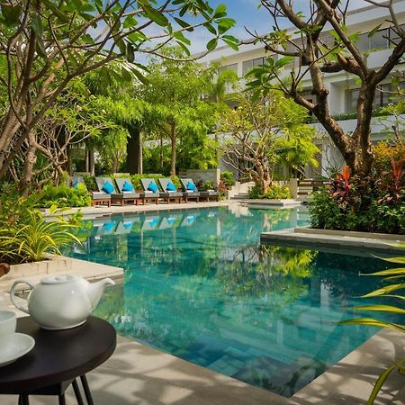 Eightfold Urban Resort Siem Reap Luaran gambar The swimming pool at the hotel