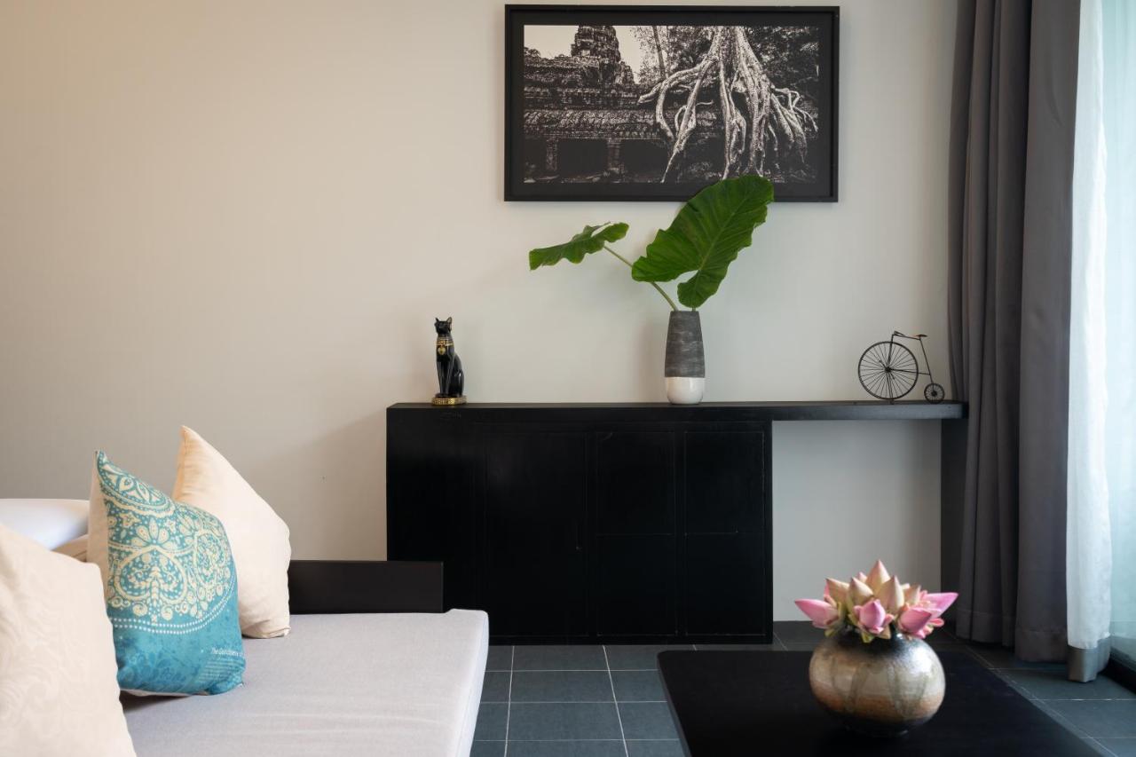 Eightfold Urban Resort Siem Reap Luaran gambar A living room in a modern house