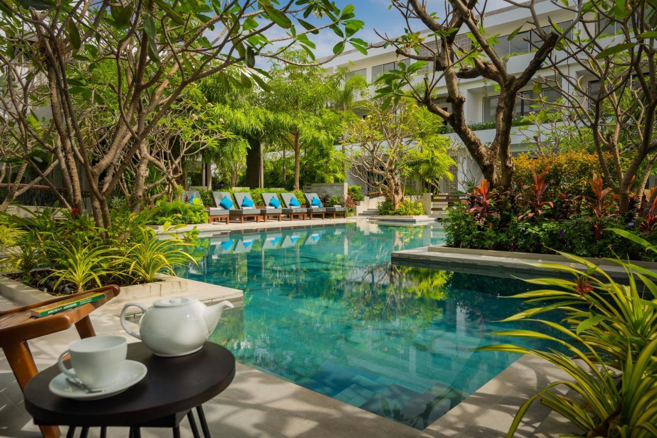Eightfold Urban Resort Siem Reap Luaran gambar The swimming pool at the hotel