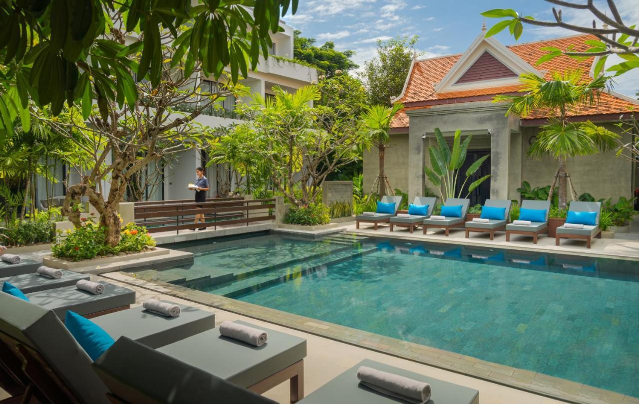 Eightfold Urban Resort Siem Reap Luaran gambar The swimming pool at The Library