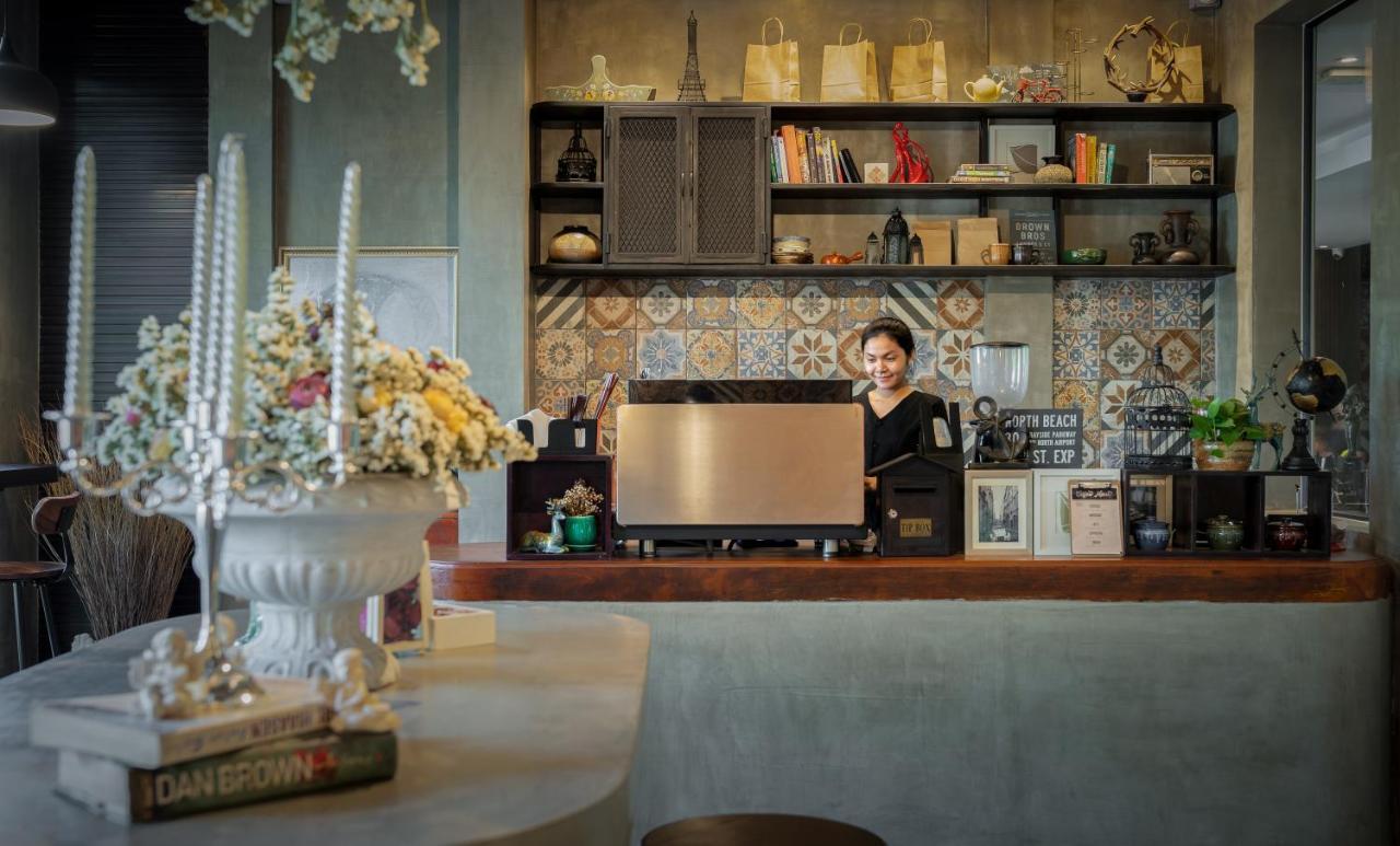 Eightfold Urban Resort Siem Reap Luaran gambar A coffee shop in Bangkok, Thailand