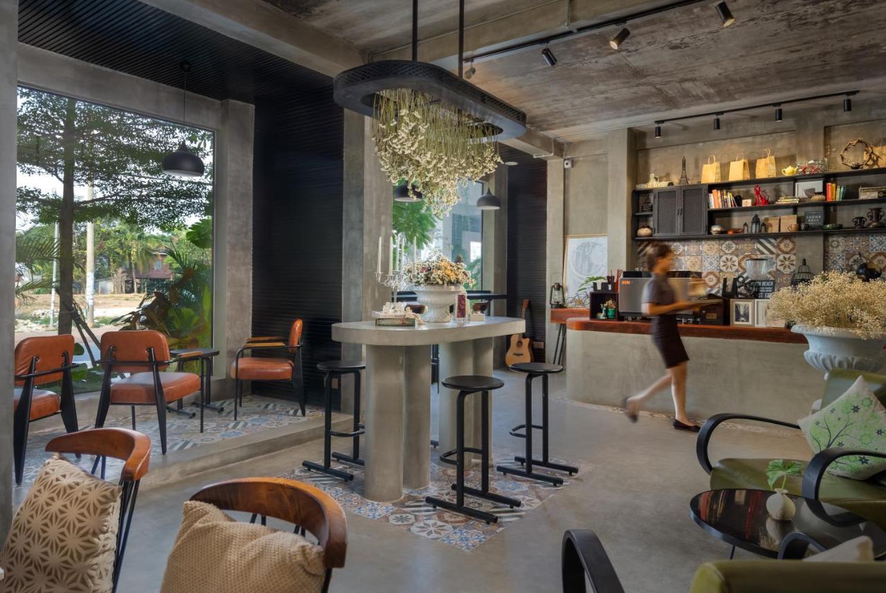 Eightfold Urban Resort Siem Reap Luaran gambar Interior of a coffee shop in Bangkok, Thailand