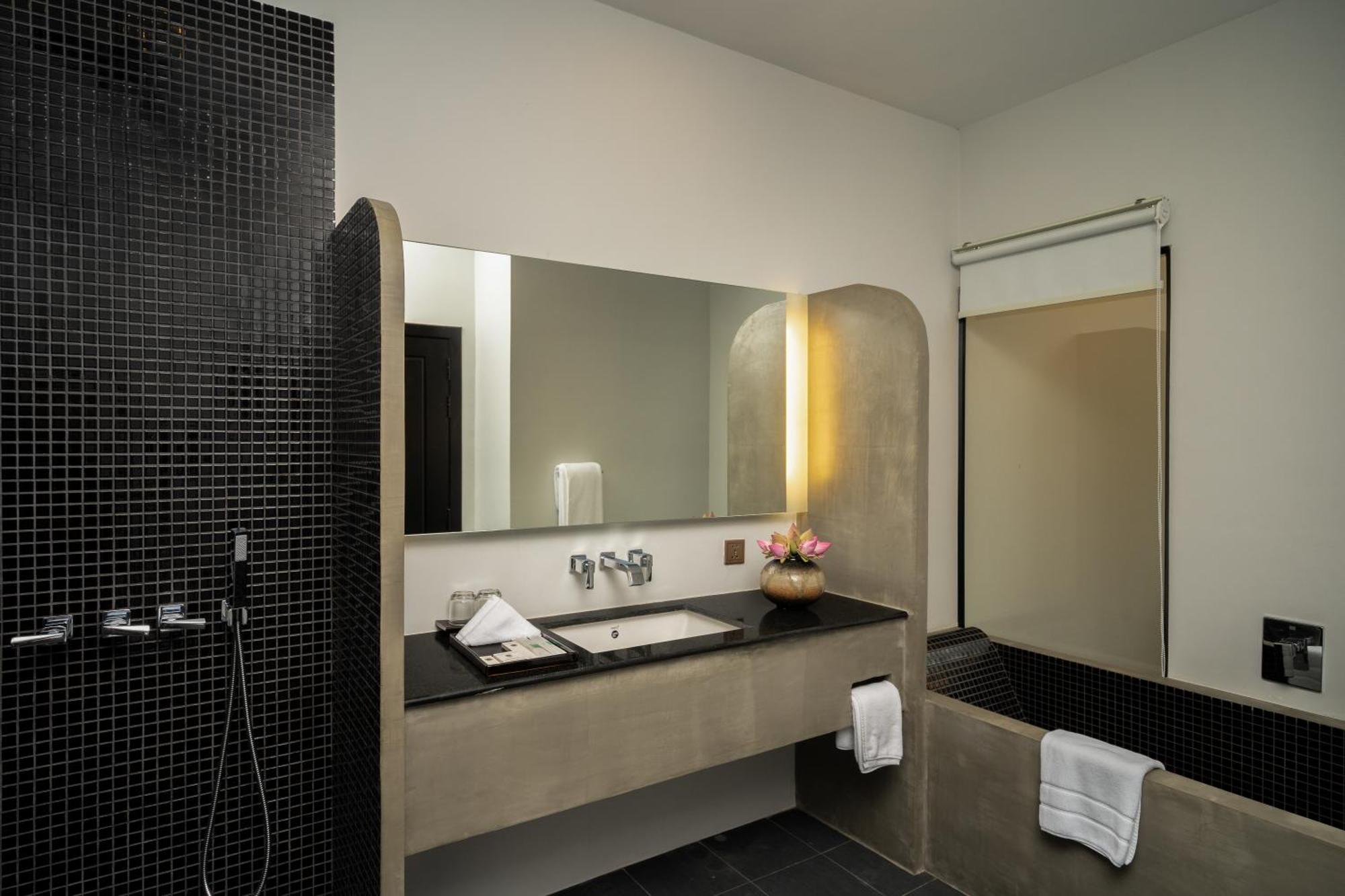 Eightfold Urban Resort Siem Reap Bilik gambar Bathroom