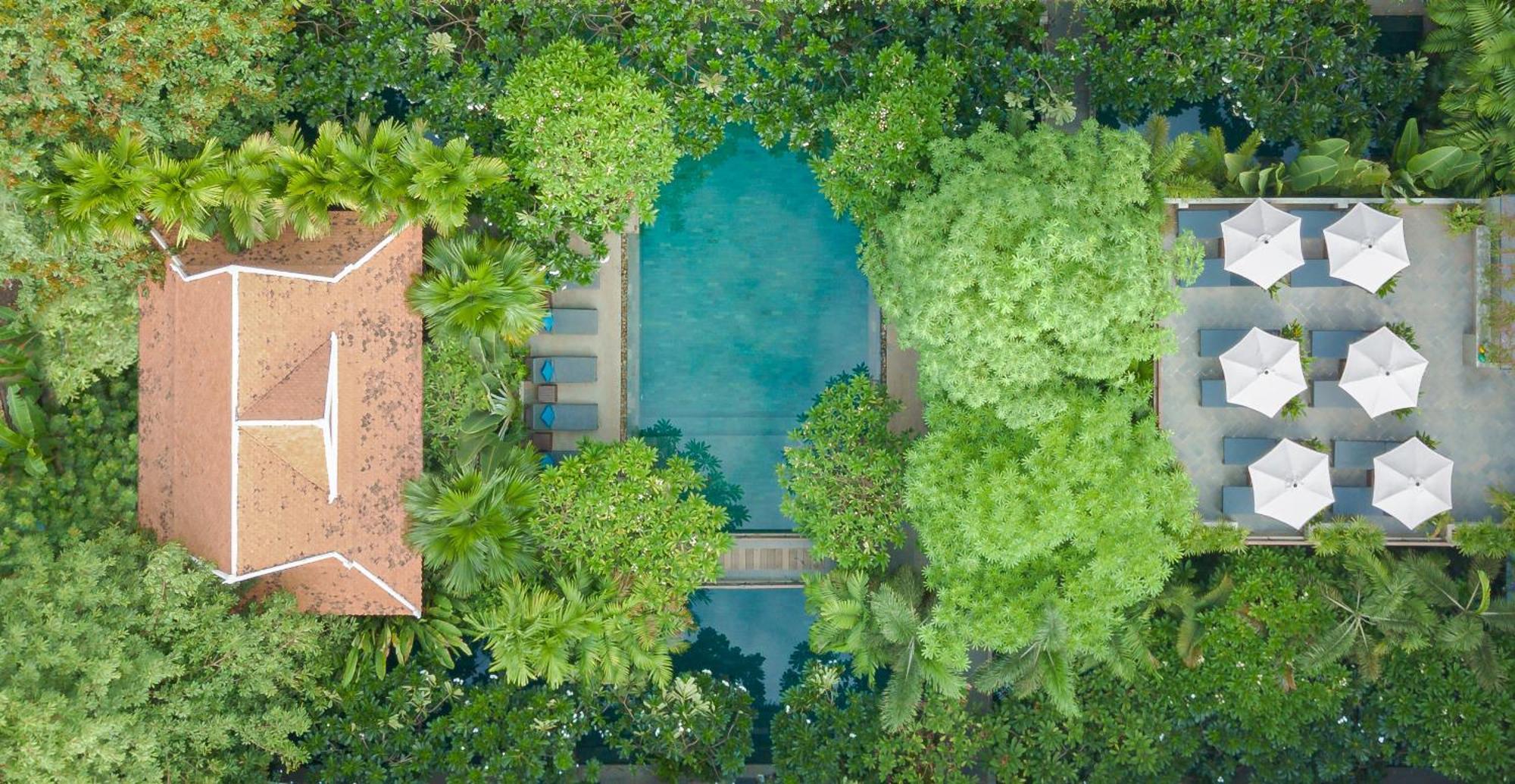 Eightfold Urban Resort Siem Reap Luaran gambar Aerial view of the pool at the hotel