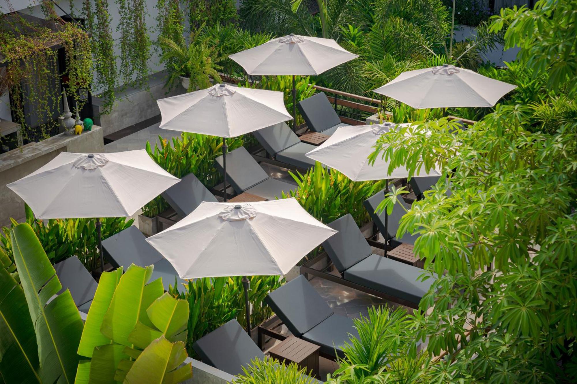 Eightfold Urban Resort Siem Reap Luaran gambar The pool at the hotel